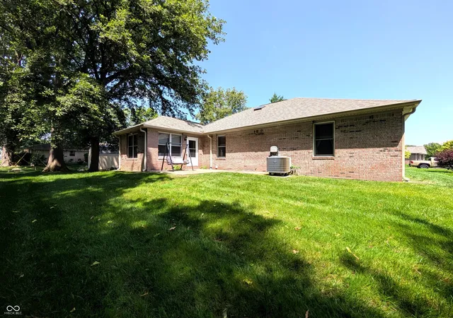 42nd image of 5011 Countess Dr, Columbus, IN 47203 | MLS# 22111542