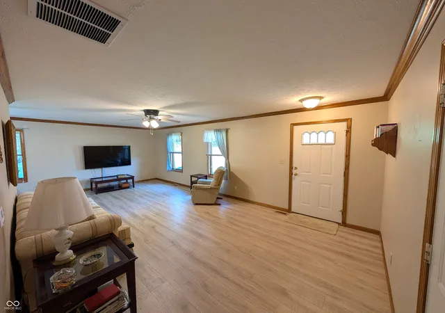 Photo 4 of Sale Pending at 5011 Countess Dr, Columbus, IN 47203 | MLS# 22111542 | Listing updated on 2026-10-07