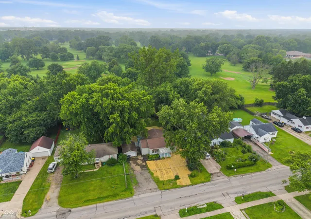 Homes for sale in Anderson, IN | 815 W Vinyard St, Anderson, IN 46011 | MLS# 22111545