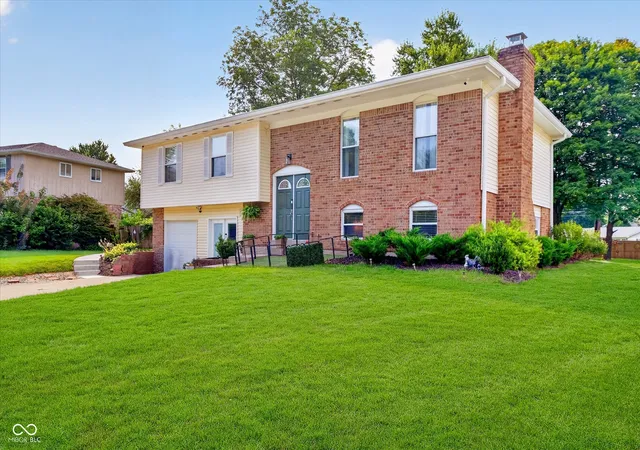 Homes for sale in Indianapolis, IN | 8205 Castleton Blvd, Indianapolis, IN 46256 | MLS# 22111546