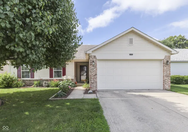 Photo 1 of Sale Pending at 3335 Mechanicsburg Dr, Indianapolis, IN 46227 | MLS# 22111549 | Listing updated on 2026-09-25
