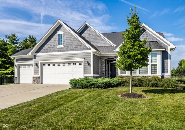2nd image of 8035 Shaldon Ct, Zionsville, IN 46077 | MLS# 22111554