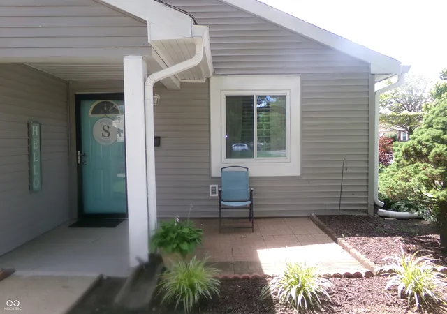 Photo 3 of Condo for sale at 2813 Country Ests Dr, Indianapolis, IN 46227 | MLS# 22111565 | Listing updated on 2026-09-29