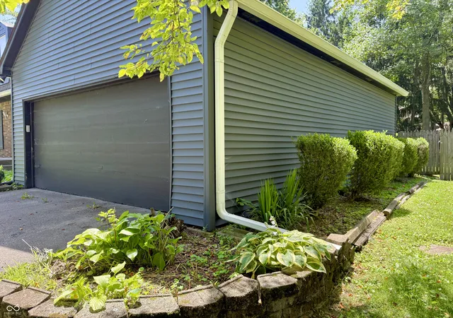 Photo 2 of Sale Pending at 3039 Oberlin Ct, Indianapolis, IN 46268 | MLS# 22111577 | Listing updated on 2026-09-13