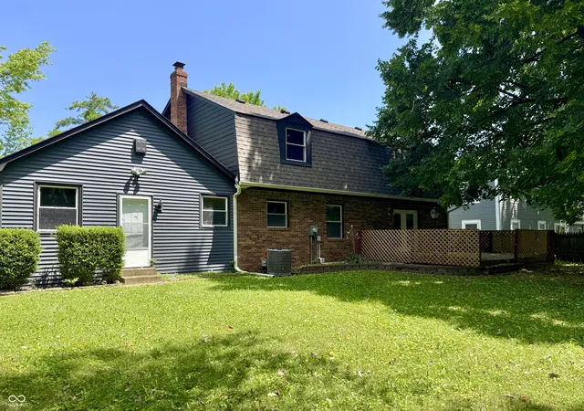 Photo 3 of Sale Pending at 3039 Oberlin Ct, Indianapolis, IN 46268 | MLS# 22111577 | Listing updated on 2026-09-13
