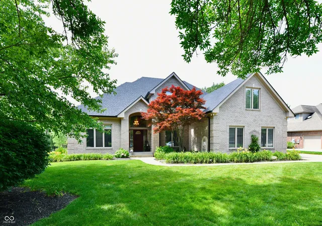 3rd image of 1324 Eagle Valley Dr, Greenwood, IN 46143 | MLS# 22111611