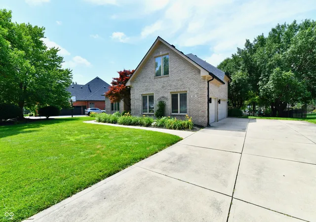 5th image of 1324 Eagle Valley Dr, Greenwood, IN 46143 | MLS# 22111611