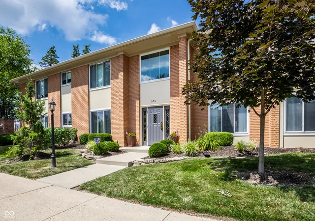 2nd image of 586 Hunters Dr #APT D, Carmel, IN 46032 | MLS# 22111639