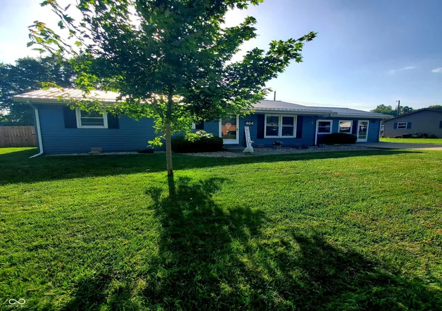 Homes for sale in Brownstown, IN | 464 S Valley Dr, Brownstown, IN 47220 | MLS# 22111640