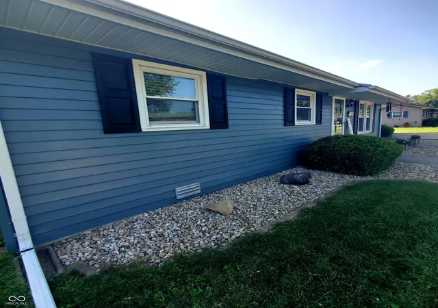 Homes for sale in Brownstown, IN | 464 S Valley Dr, Brownstown, IN 47220 | MLS# 22111640