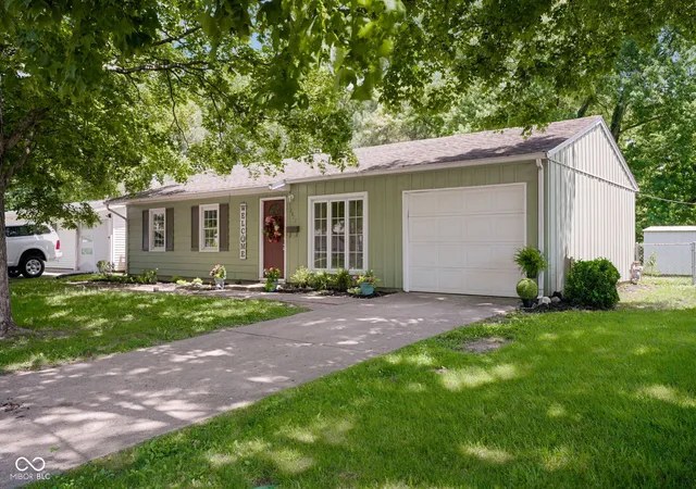 Homes for sale in Columbus, IN | 2817 Streamside Dr, Columbus, IN 47203 | MLS# 22111641
