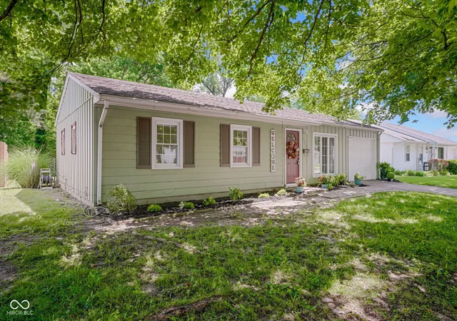 Homes for sale in Columbus, IN | 2817 Streamside Dr, Columbus, IN 47203 | MLS# 22111641