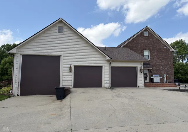 Photo 4 of Single family home for sale at 10211 Hidden Meadow Ln, Indianapolis, IN 46229 | MLS# 22111647 | Listing updated on 2026-09-05