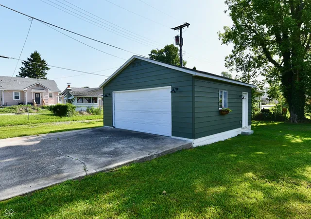 Homes for sale in Elwood, IN | 1526 N B St, Elwood, IN 46036 | MLS# 22111659