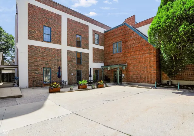 Homes for sale in Indianapolis, IN | 735 Lexington Ave #15, Indianapolis, IN 46203 | MLS# 22111660