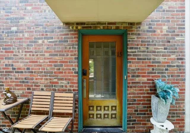 Homes for sale in Indianapolis, IN | 735 Lexington Ave #15, Indianapolis, IN 46203 | MLS# 22111660