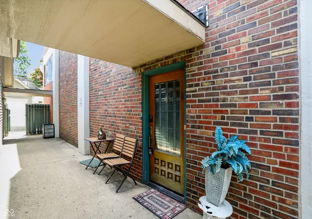 Homes for sale in Indianapolis, IN | 735 Lexington Ave #15, Indianapolis, IN 46203 | MLS# 22111660