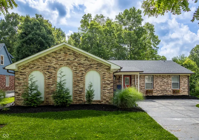 Photo 1 of Single family home for sale at 140 Appletree Row, Greenwood, IN 46142 | MLS# 22111670 | Listing updated on 2026-09-22
