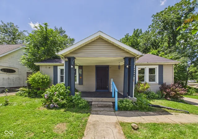 1st image of 9 Dixie Dr, Anderson, IN 46016 | MLS# 22111672