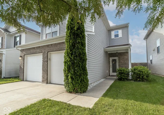 3rd image of 2483 Shadow Bend Dr, Columbus, IN 47201 | MLS# 22111680