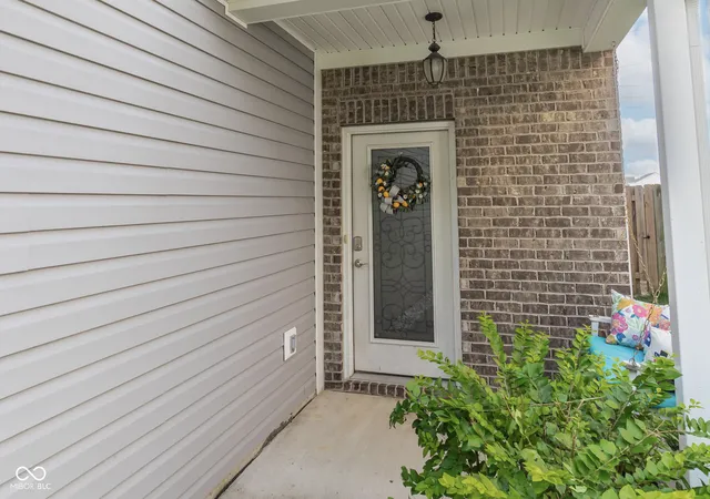 4th image of 2483 Shadow Bend Dr, Columbus, IN 47201 | MLS# 22111680