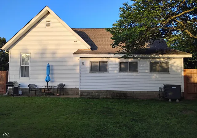 Photo 4 of Sale Pending at 210 N Border St, Paragon, IN 46166 | MLS# 22111683 | Listing updated on 2026-10-06