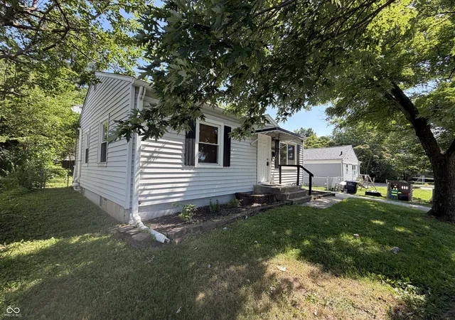 2nd image of 416 Byland Dr, Beech Grove, IN 46107 | MLS# 22111688