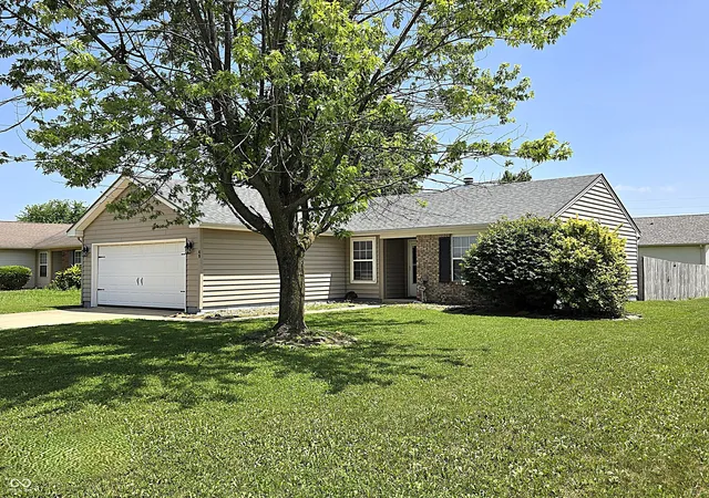 Homes for sale in Whiteland, IN | 49 Meadow Creek East Blvd, Whiteland, IN 46184 | MLS# 22111695