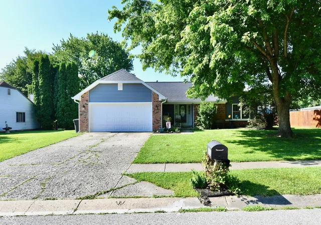 Homes for sale in Brownsburg, IN | 153 W Foxwood Dr, Brownsburg, IN 46112 | MLS# 22111697