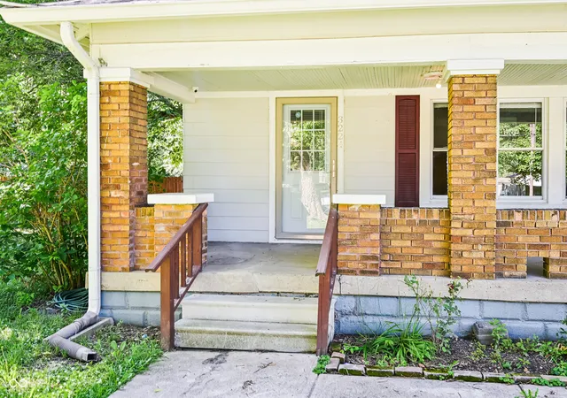 2nd image of 3224 W Mooresville Rd, Indianapolis, IN 46221 | MLS# 22111701