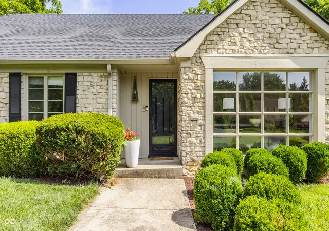 2nd image of 1200 Frederick Dr S, Indianapolis, IN 46260 | MLS# 22111707