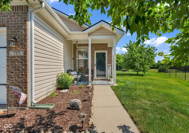 3rd image of 757 Aerostar Ct, Avon, IN 46123 | MLS# 22111715