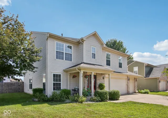 Photo 3 of Sale Pending at 1103 Spring Meadow Ct, Franklin, IN 46131 | MLS# 22111734 | Listing updated on 2026-10-06
