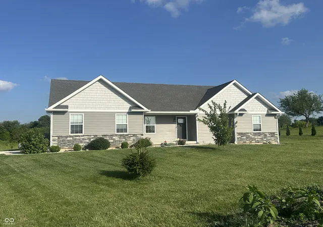 Homes for sale in Roachdale, IN | 11647 N Us Hwy 231, Roachdale, IN 46172 | MLS# 22111752
