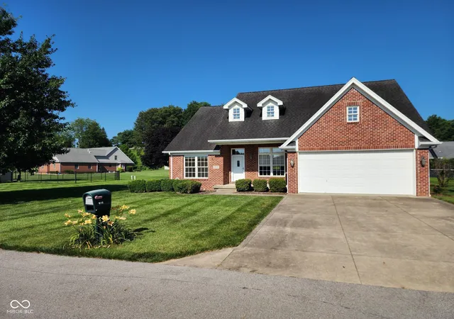 Homes for sale in Brownstown, IN | 919 Buena Vista Dr, Brownstown, IN 47220 | MLS# 22111754