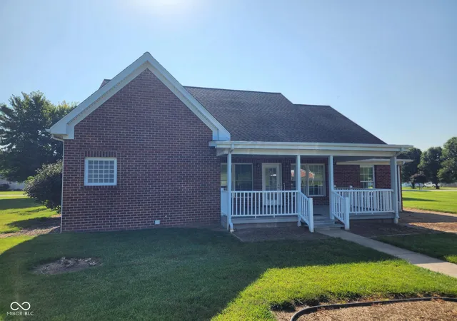 Homes for sale in Brownstown, IN | 919 Buena Vista Dr, Brownstown, IN 47220 | MLS# 22111754