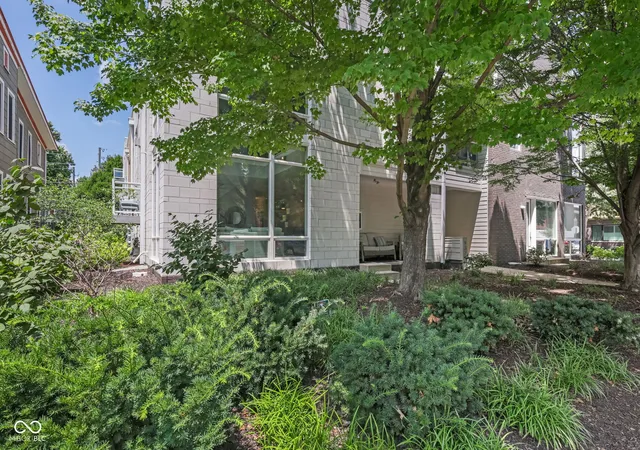 Homes for sale in Indianapolis, IN | 932 N Broadway St #1, Indianapolis, IN 46202 | MLS# 22111755