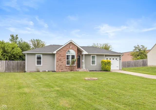 Homes for sale in Seymour, IN | 1122 Cottage Cir, Seymour, IN 47274 | MLS# 22111763
