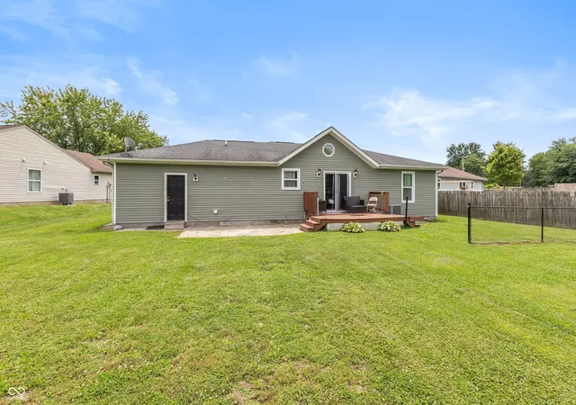 Homes for sale in Seymour, IN | 1122 Cottage Cir, Seymour, IN 47274 | MLS# 22111763