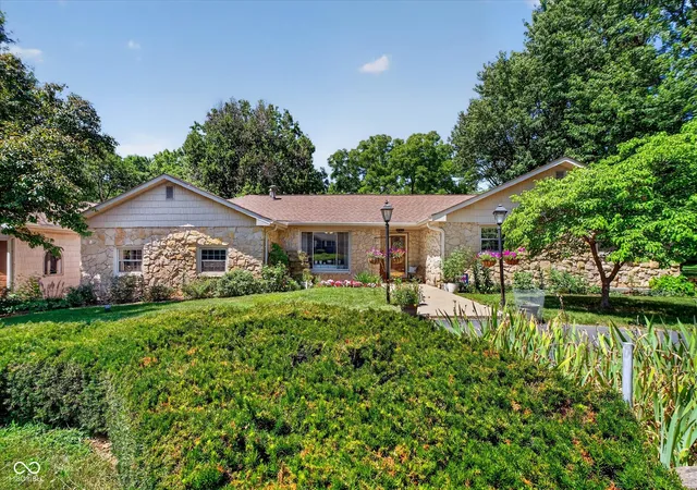 1st image of 6926 Woodridge Dr, Avon, IN 46123 | MLS# 22111769