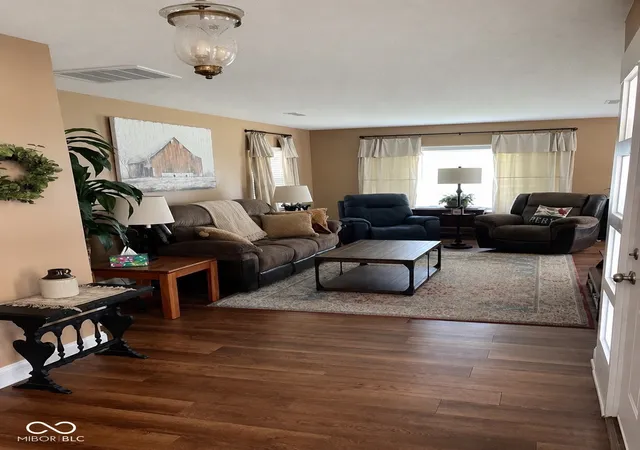 4th image of 450 S Valley Ln, Greenwood, IN 46142 | MLS# 22111772