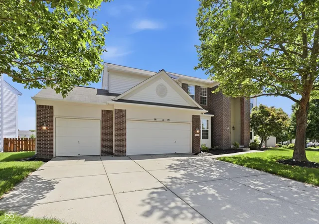 Photo 2 of Sale Pending at 11841 Wedgeport Ln, Fishers, IN 46037 | MLS# 22111775 | Listing updated on 2026-08-31