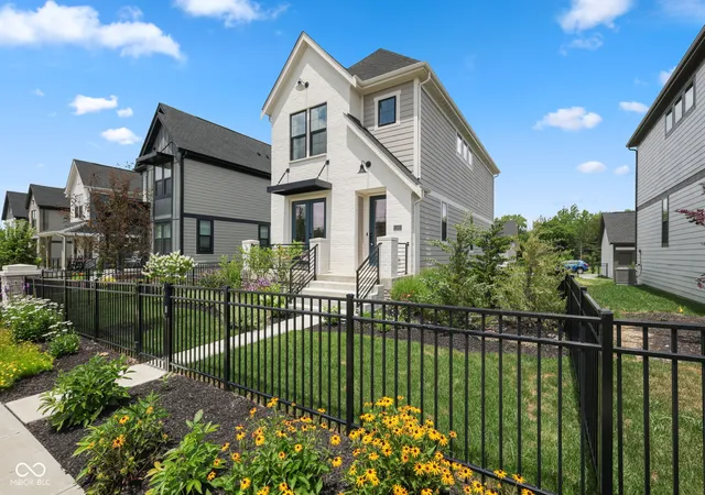 Homes for sale in Zionsville, IN | 11521 Langton Walk, Zionsville, IN 46077 | MLS# 22111783