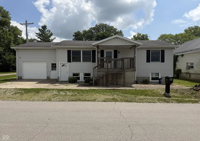 Homes for sale in Ladoga, IN | 423 N Sycamore St, Ladoga, IN 47954 | MLS# 22111785
