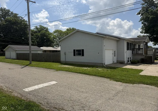 Homes for sale in Ladoga, IN | 423 N Sycamore St, Ladoga, IN 47954 | MLS# 22111785