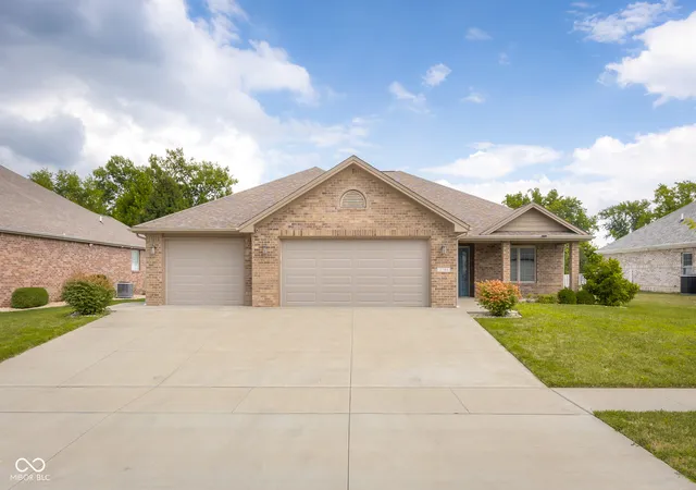1st image of 2703 Poplar Woods Ln, Columbus, IN 47203 | MLS# 22111789