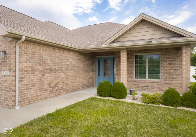 2nd image of 2703 Poplar Woods Ln, Columbus, IN 47203 | MLS# 22111789