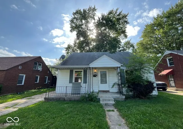 Homes for sale in Anderson, IN | 3105 Sheridan St, Anderson, IN 46016 | MLS# 22111820