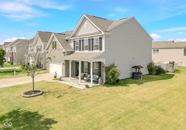 Photo 1 of Single family home for sale at 2146 Crk Bank Dr, Columbus, IN 47201 | MLS# 22111840 | Listing updated on 2026-10-02