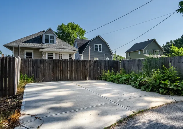 Photo 22 of Single family home for sale at 2433 Coyner Ave, Indianapolis, IN 46218 | MLS# 22111842 | Listing updated on 2026-08-24